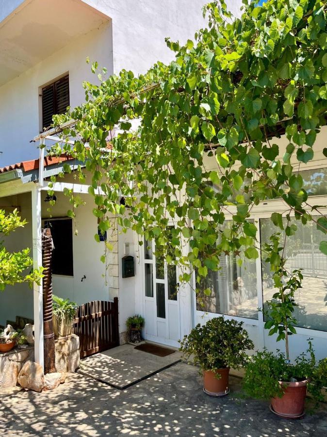 Gorana Studio Apartment Jelsa  Exterior foto